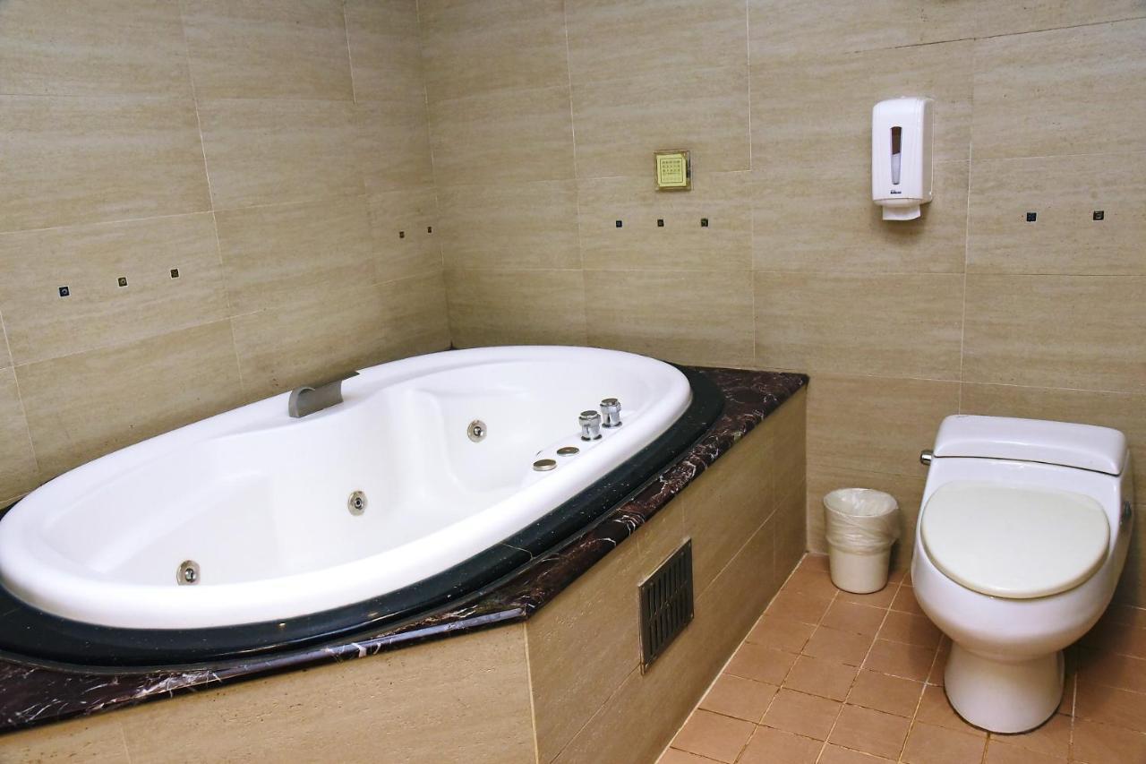 England Business Motel Yilan Exterior foto